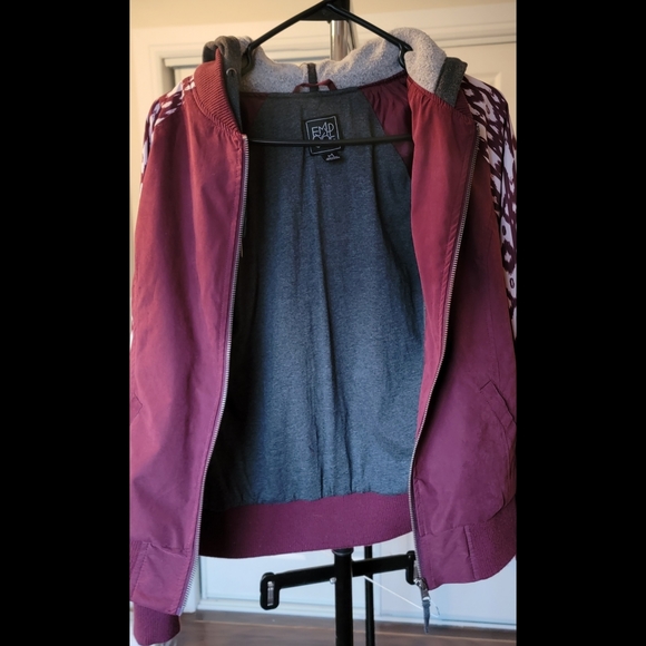 Juniors Empyre Zumies Light Weight Jacket burgundy Size M - Picture 4 of 4